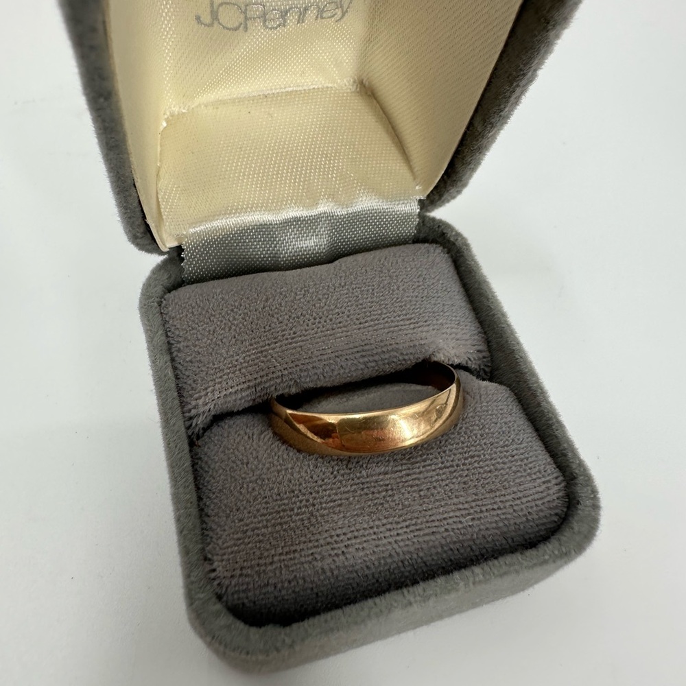 14k gold band ring - Picture 2 of 4